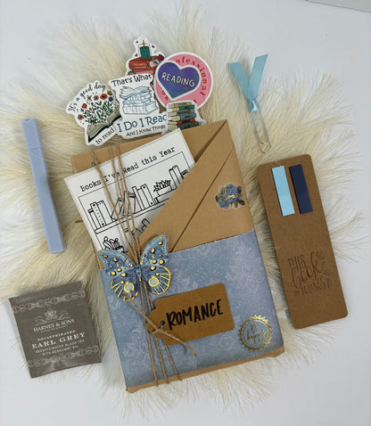 Blind date with a book gift includes just the mystery book wrapped in kraft paper – perfect for book lovers, romantasy readers, and smut fans. A simple but thoughtful reading gift for yourself or a loved one. This custom book box alternative fits right in with booktok trends, bookstagram vibes, and cozy blind book dates. Ideal for book club readers who enjoy dark romance, fantasy, or mystery box gifts without extra book accessories.